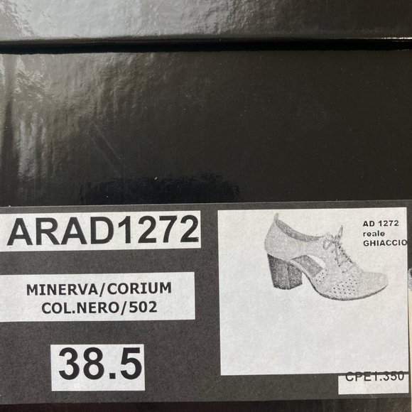 🎉 Gorgeous Italian RETRO VIBE Lace Up Oxford Heels in box Cap Toe 2 TONE US 8.5 - Picture 10 of 11